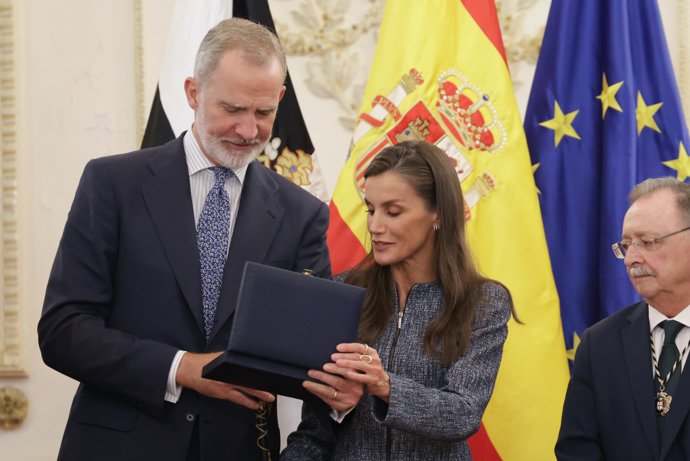Los Reyes Felipe VI y Letizia durante una visita al Ayuntamiento de Ceuta, a 13 de octubre de 2026, en Ceuta (España).