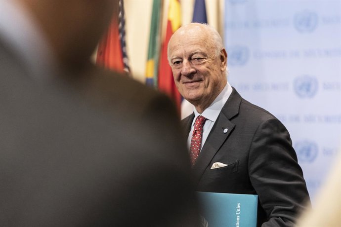 Archivo - October 17, 2022, New York, New York, United States: Personal Envoy of Secretary-General for Western Sahara Staffan de Mistura speaks to reporters during press encounter at UN Headquarters.