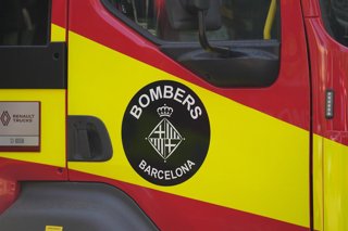 Archivo - Arxivo - Un camió de bombers, a 7 d'agost de 2026, a Barcelona, Catalunya (Espanya).