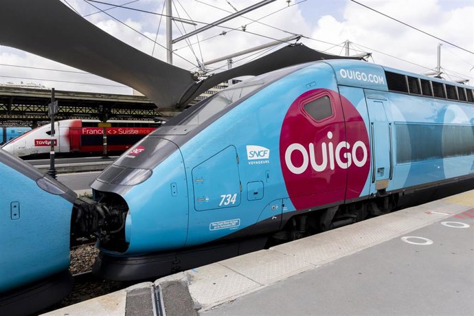 Archivo - Un tren de la compañía Ouigo