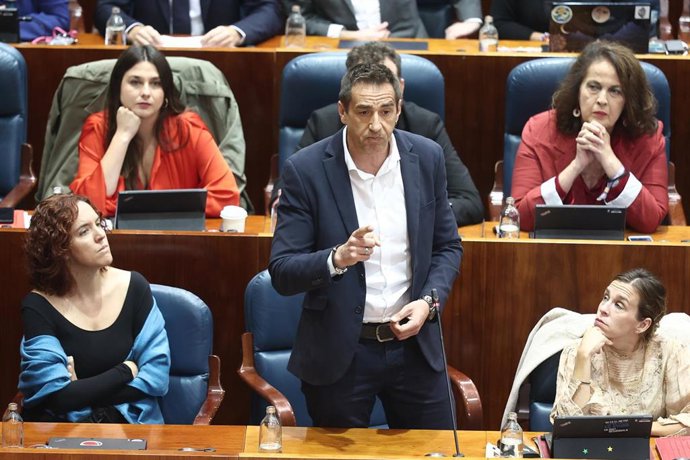 El diputado de Más Madrid en la Asamblea, Emilio Delgado, durante el pleno de la Asamblea de Madrid, a 8 de octubre de 2026, en Madrid (España). 