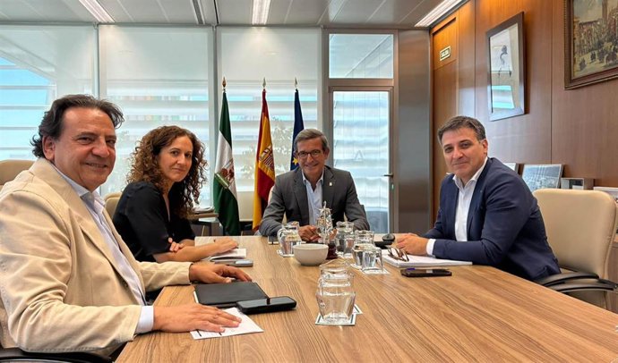 Reunión del consejero de Universidad, Industria, Energía e Innovación, Jorge Paradela, con CCOO Andalucía