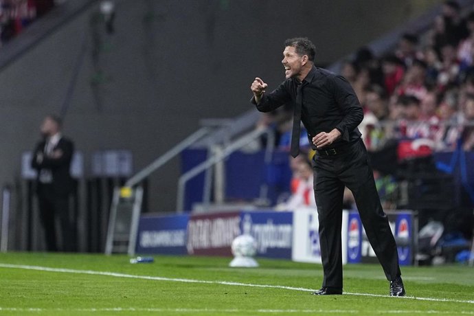 El entrenador del Atlético de Madrid, Diego Pablo Simeone, durante el partido de Champions League ante el Manchester United.