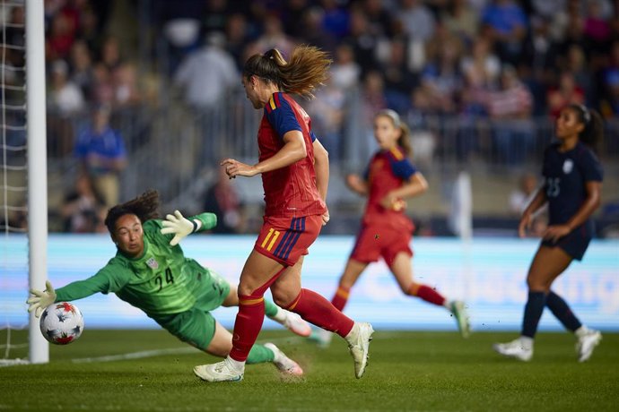 Alexia Putellas no momento em que marcou o 0 a 1 no segundo amistoso entre os Estados Unidos e a Espanha