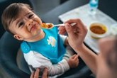 Foto: Un estudio recomienda estar atentos a lo que comen los hijos sin forzar, premiar ni prohibir