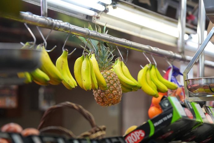Archivo - Interior d'un mercat de Barcelona