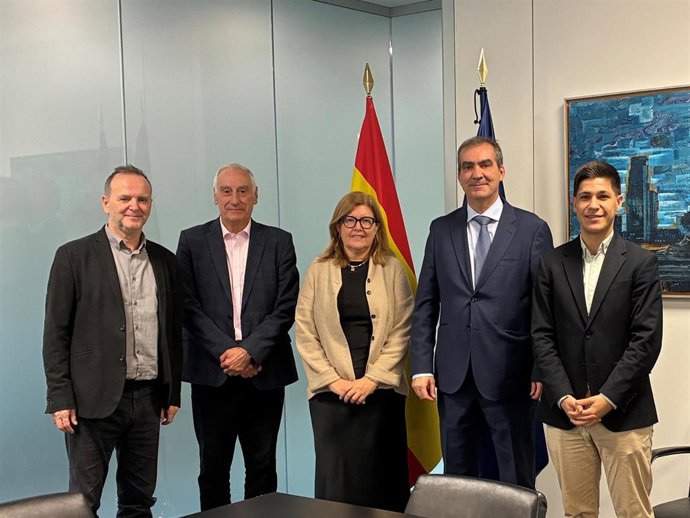 La presidenta del Instituto Nacional de Estadística (INE), Elena Manzanera, en una reunión con representantes de Confemetal.