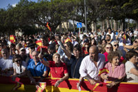 Gran expectación de los melillenses ante la llegada de Felipe VI y Letizia