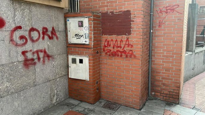 Pintadas aparecidas en el entorno de la Iglesia de Santa Teresa en Barakaldo