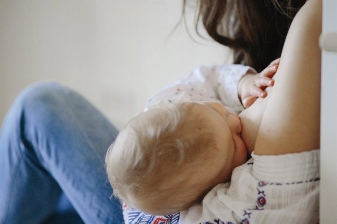 La lactancia materna influye en los virus asociados a las bacterias intestinales del bebé durante su primer año de vida