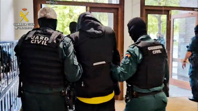 Detenidas cinco personas vinculadas a un grupo violento juvenil denominado "015" en Vitoria-Gasteiz