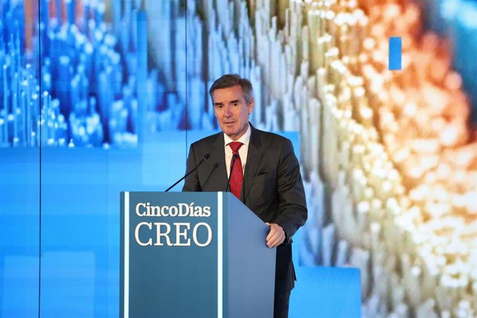 El presidente de la CNMV, Carlos San Basilio, durante la tercera edición del Foro CREO, en el Hotel Westin Palace de Madrid.
