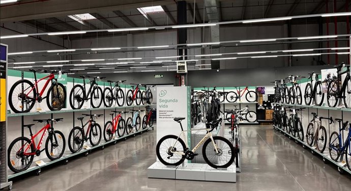Decathlon amplía su red de espacios de ciclismo de segunda mano a 11 tiendas en España.