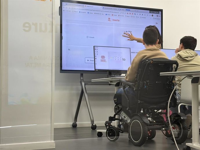 Fundación ONCE formará a 105 personas con discapacidad para trabajar en movilidad eléctrica y economía circular.