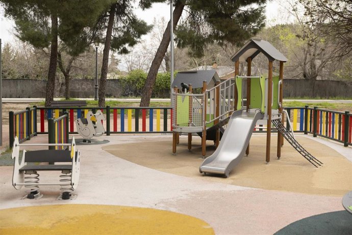 Archivo - Un parque infantil en Madrid.