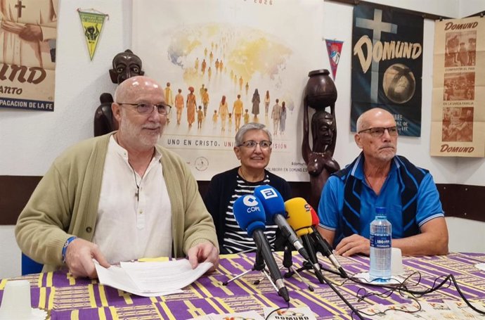 El delegado episcopal de Misiones en Asturias, Pedro Tardón, la hija de la caridad Sor Alejandrina Solís, y el misionero javeriano Gianluigi Signori, presentan el Domund 2026.