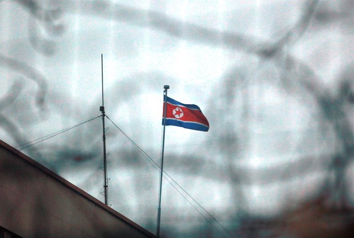 Archivo - Arquivo - Imagem de arquivo de uma bandeira da Coreia do Norte.
