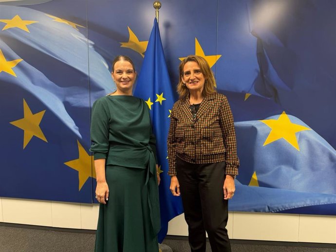 La presidenta del Govern, Marga Prohens, y la comisaria para la Transición Limpia, Justa y Competitiva, Teresa Ribera.
