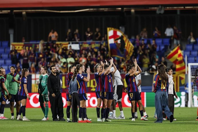Jugadoras del Barça Femení celebran un triunfo sobre el Paris FC en la Champions