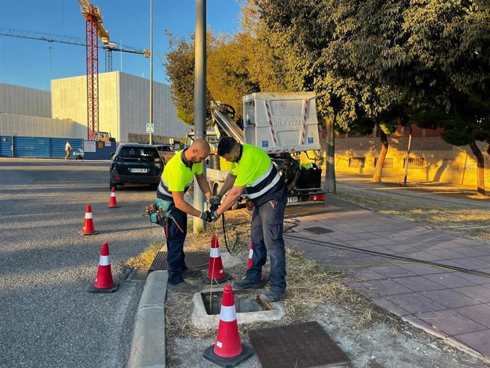 Trabajos de reposición del cableado en el barrio del Bulevar