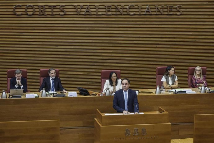 El president de la Generalitat, Juanfran Pérez Llorca, durante una sesión de control al Govern Valenciano, en Les Cort Valencianes, a 14 de octubre de 2026, en Valencia, Comunidad Valenciana (España). El pleno ha estado marcado por el adelanto de las elec