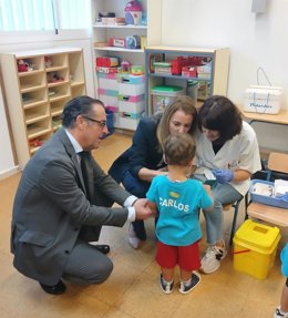 Los delegados de Sanidad y Educación animan  a la vacunación infantil escolar