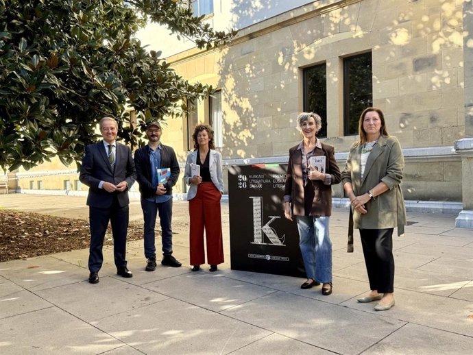 Presentación de los galardonados con  los Premios Euskadi de Literatura en euskera e ilustración