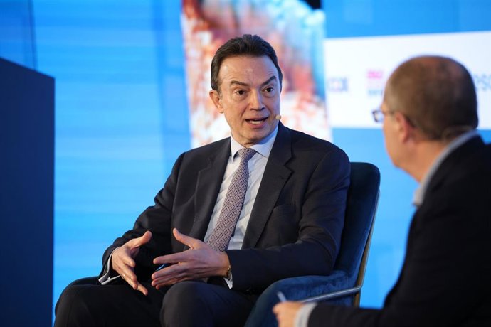 El CEO de Enagás, Arturo Gonzalo Aizpiri, durante la tercera edición del Foro CREO, en el Hotel Westin Palace de Madrid, a 14 de octubre de 2026, en Madrid (España). El foro, que ha sido organizado por el diario Cinco Días, se celebra los días 14 y 15 de 