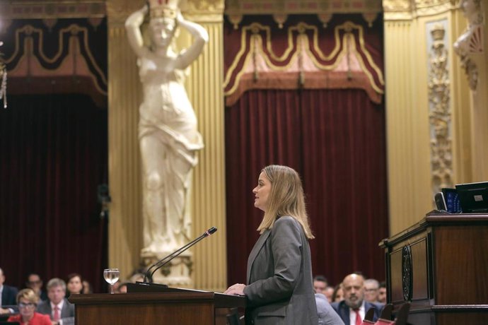 Archivo - La presidenta del Govern balear, Marga Prohens, interviene durante el Debate de Política General, en el Parlament balear, a 7 de octubre de 2025, en Palma de Mallorca, Mallorca, Baleares (España). 