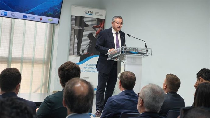 El consejero de Agua, Agricultura, Ganadería y Pesca, Joaquín Buendía, durante la jornada ‘Oportunidades de negocio y financiación en la economía azul’ celebrada en el Centro Tecnológico Naval y del Mar