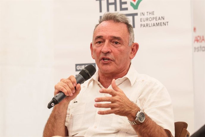 O secretário-geral do PCE e deputado do Sumar, Enrique Santiago, durante o debate “O futuro do movimento operário e da esquerda”, no Recinto Ferial Auditório Miguel Ríos, em 27 de setembro de 2026, em Rivas-Vaciamadrid, Madri (Espanha).