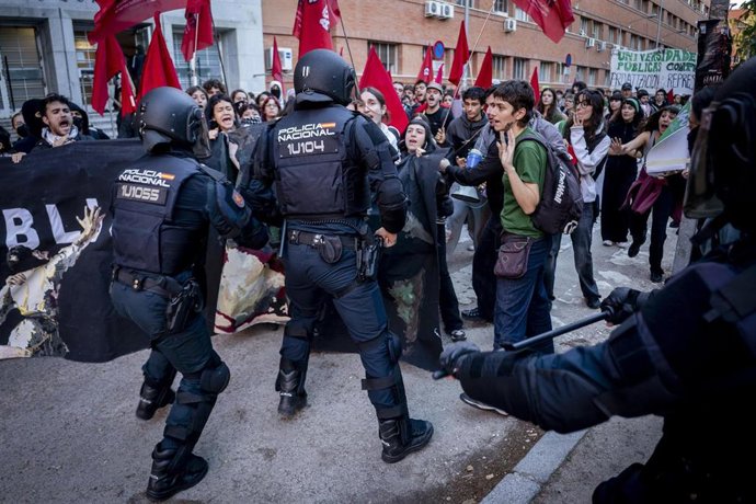 Cargas policiales durante una manifestación en el campus de Ciudad Universitaria