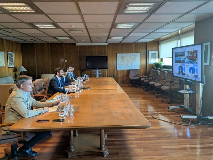 Reunión de representantes del Miteco con el consejero de Ciencia de Asturias, Borja Sánchez.