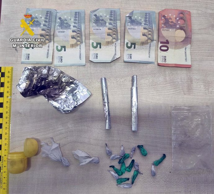 Papelinas y dinero intervenido