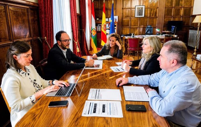 Antonio Hernando Vera valora el despliegue de la banda ancha y 5G en todo el territorio riojano