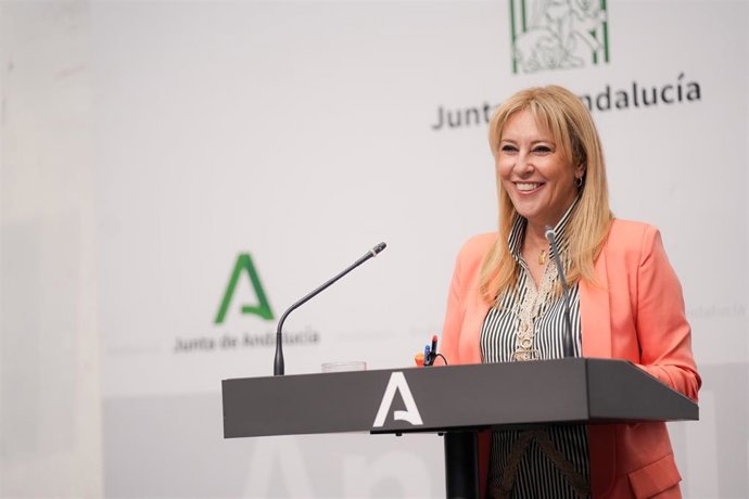 Archivo - La consejera de Economía, Hacienda, Fondos Europeos y Diálogo Social y portavoz del Gobierno en funciones, Carolina España, interviene en la  rueda de prensa posterior a la reunión semanal del Consejo de Gobierno.