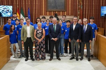 El alcalde de Sevilla, José Luis Sanz, y la rectora de la US, Carmen Vargas en la II edición de 'Líderes Digitales Universitarios 2026'