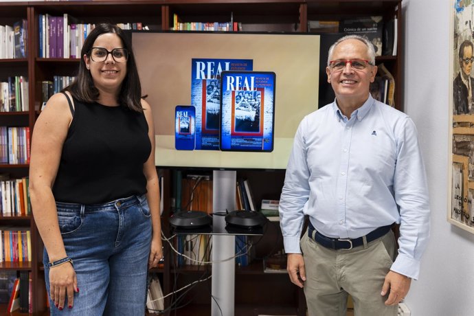 La vicepresidenta de la Diputación de Almería Almudena Morales y el director del IEA, Mario Pulido, durante la presentación del número diez de la revista 'REAL'.