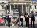 Igualdad Animal entrega más de 100.000 firmas en Congreso para exigir el fin de la "matanza" de pollitos macho en España