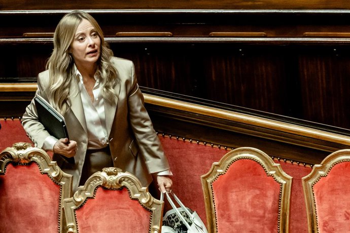 A presidente Giorgia Meloni, por ocasião das comunicações do presidente do Conselho de Ministros em vista da reunião do Conselho Europeu de 15 e 16 de outubro. Senado, Roma, quarta-feira, 14 de outubro de 2026 (Foto: Mauro Scrobogna / LaPresse)..A ministr