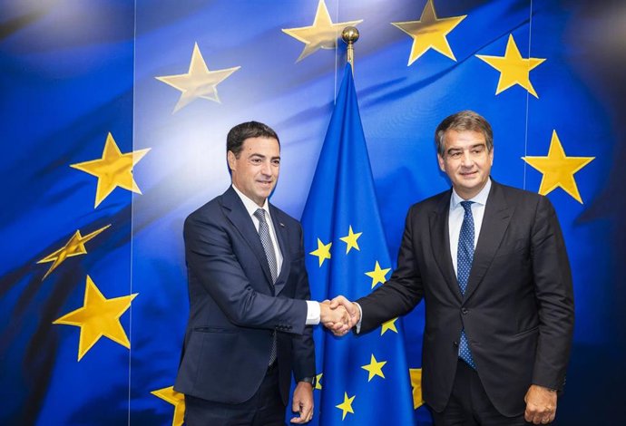 El Lehendakari, Imanol Pradales, con Raffaele Fitto, vicepresidente ejecutivo de la Comisión Europea de Cohesión y Reformas