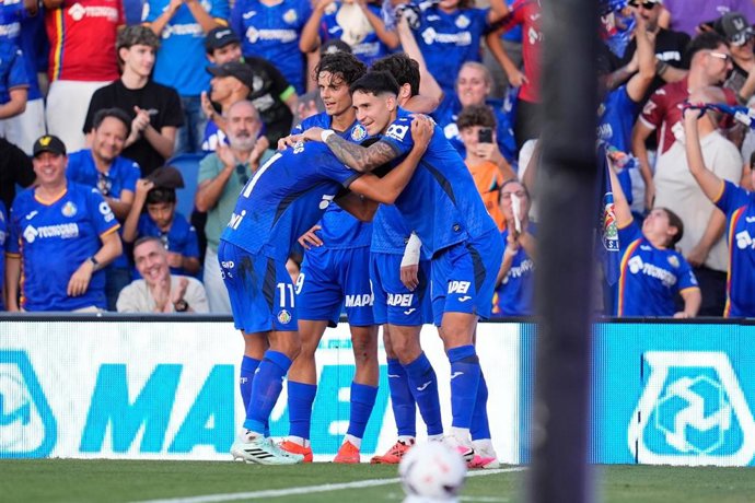 Los jugadores del Getafe CF celebran un gol 