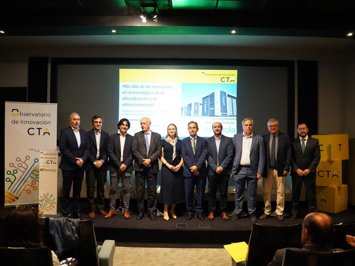 Foto de familia en el encuentro del Observatorio de Innovación CTA e Iberdrola.