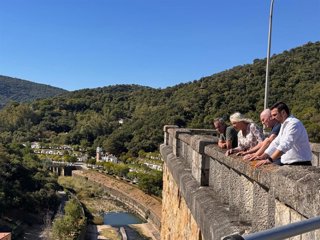 La delegada de la Junta de Andalucía en Cádiz, Mercedes Colombo, en una visita al Poblado del embalse de Los Hurones, en el término municipal de San José del Valle.