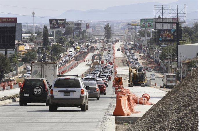 Archivo - Aceleran obras para abrir Carretera a Chapala y Camino Real a Colima antes del 20 de noviembre, promete Lemus