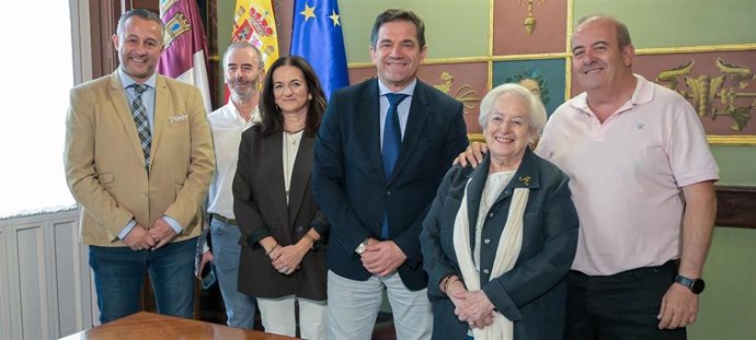 Firmado en la Diputación el contrato de adquisición del legado fotográfico de Manuel Herrera Piña, testimonio de la historia y la identidad de la provincia