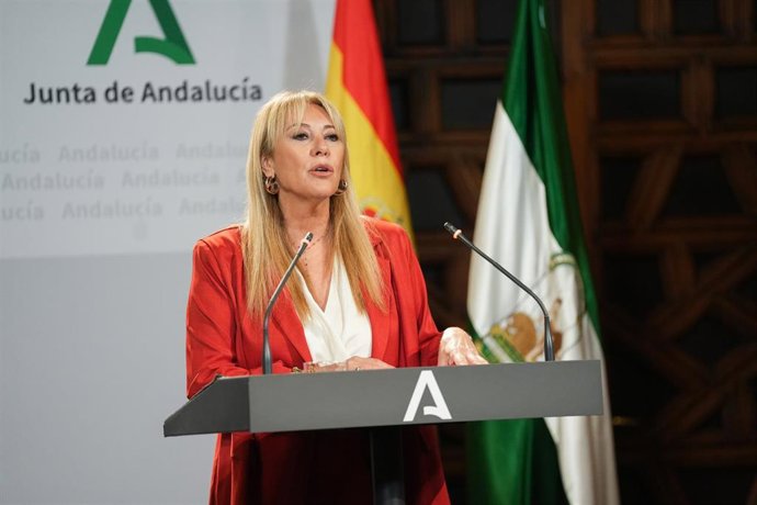 La vicepresidenta tercera y consejera de Economía, Hacienda y Fondos Europeos, y portavoz del Gobierno andaluz, Carolina España, en la rueda de prensa posterior a la reunión semanal del Consejo de Gobierno. 
