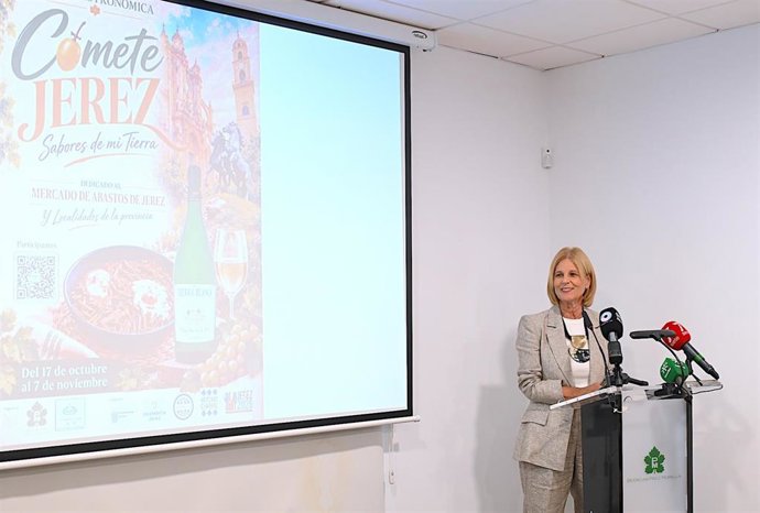 María José García-Pelayo presentando 'Cómete Jerez, Tierra de Sabores'.