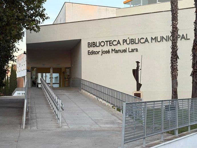 La Biblioteca Pública Municipal Editor José Manuel Lara de Alcalá de Guadaíra (Sevilla).