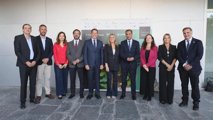 "El Beneficio Sin Valores Es Solo Dinero", Entre Las Conclusiones Del III Foro Canal Sur De Sostenibilidad Y Medioambiente. Han Asistido La Alcaldesa, Marifrán Carazo; El Delegado De La Junta, Antonio Granados; Y El Director De RTVA, Juande Mellado.